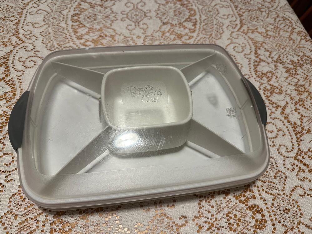 Pampered Chef Cool & Serve Divided Tray Rectangular Veggie Fruit Platter Lid